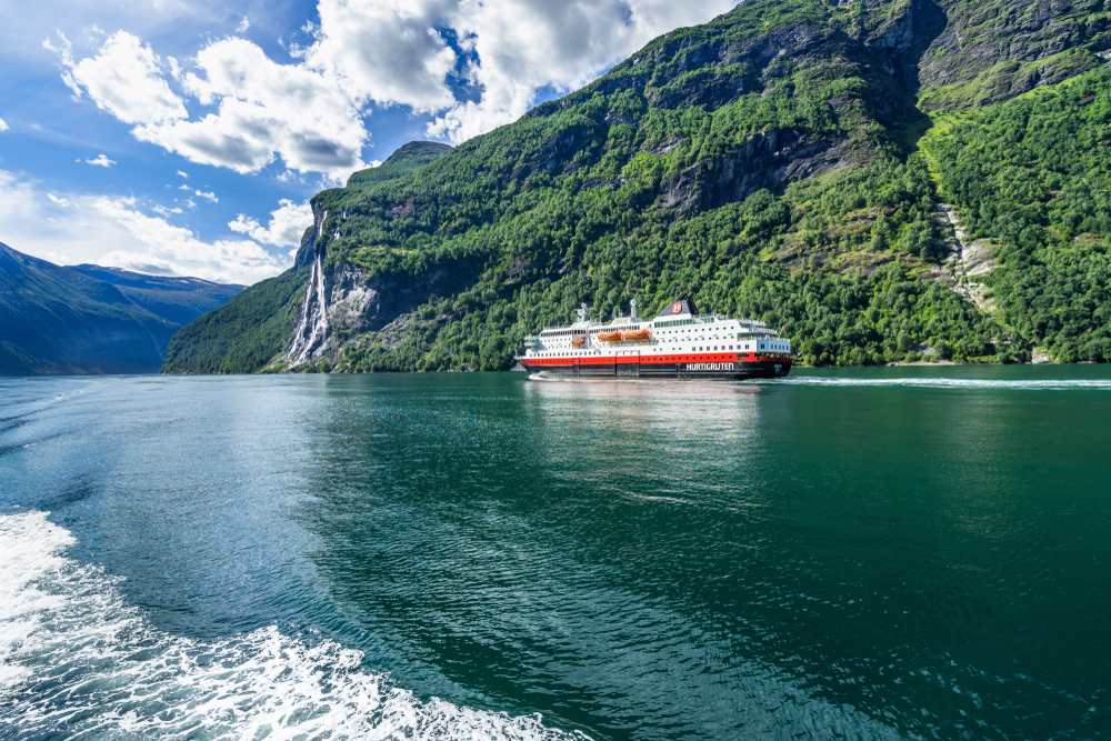  immagine Da servizio di posta a compagnia di croceria: la storia della Hurtigruten in Norvegia