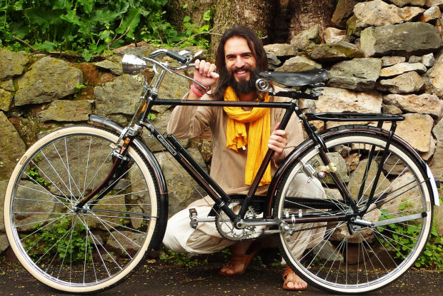 Testimonianze di chi ha cambiato vita: la storia di Gennaro, ex manager  Nokia, e le sue biciclette retrò indiane