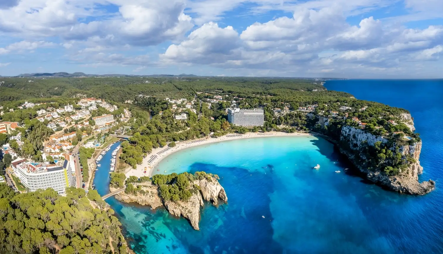 La Vacanza Perfetta a Minorca: Le 10 Cose da Non Perdere Assolutamente